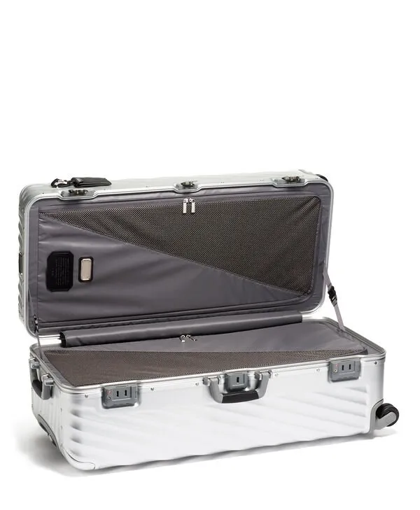 19 Degree Aluminium (87cm) Rolling Trunk 4 wheeled - Silver