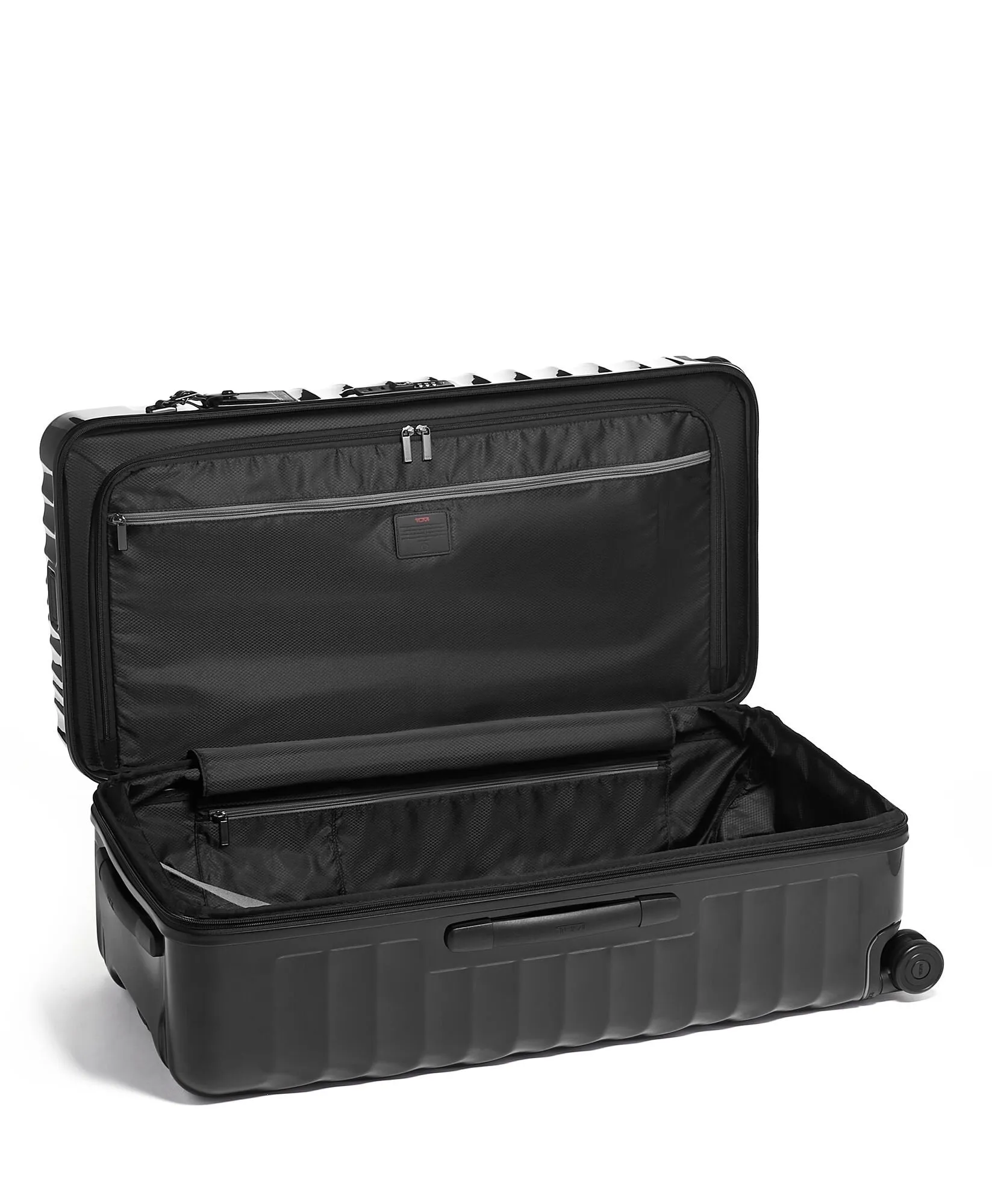 19 Degree Rolling Expandable Trunk - Black