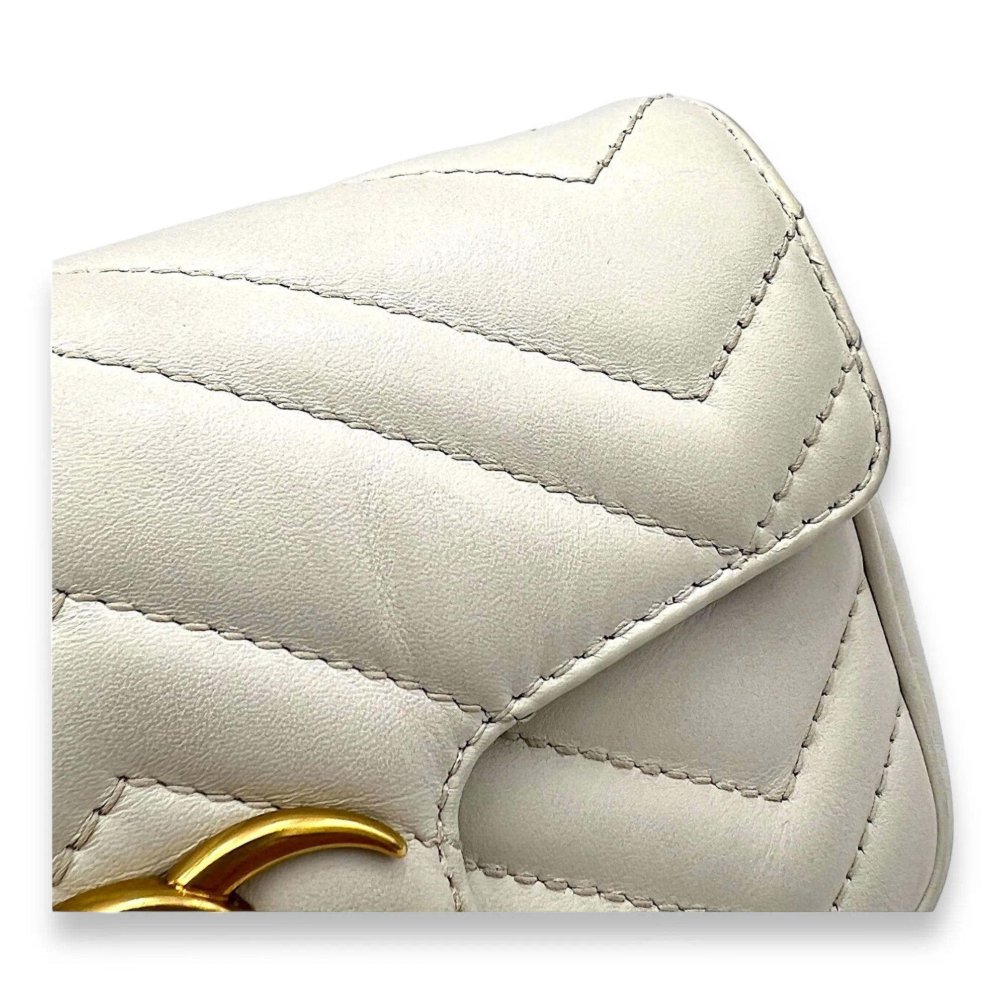 GG Marmont  White Crossbody Bag in Calfskin, Gold hardware