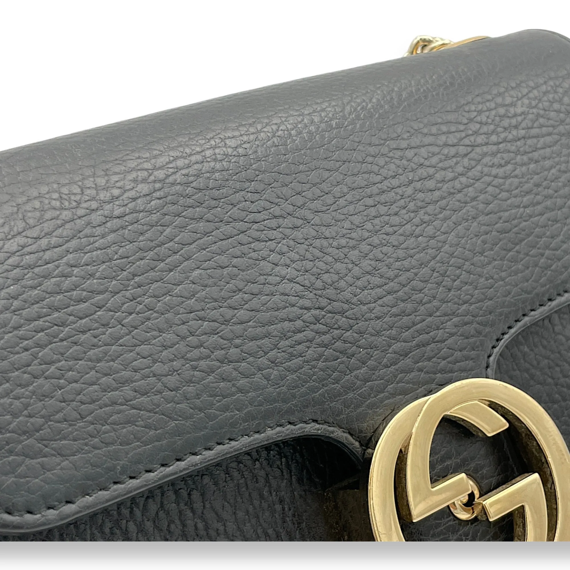 Interlocking G Small Black Crossbody Bag in Calfskin, Gold hardware