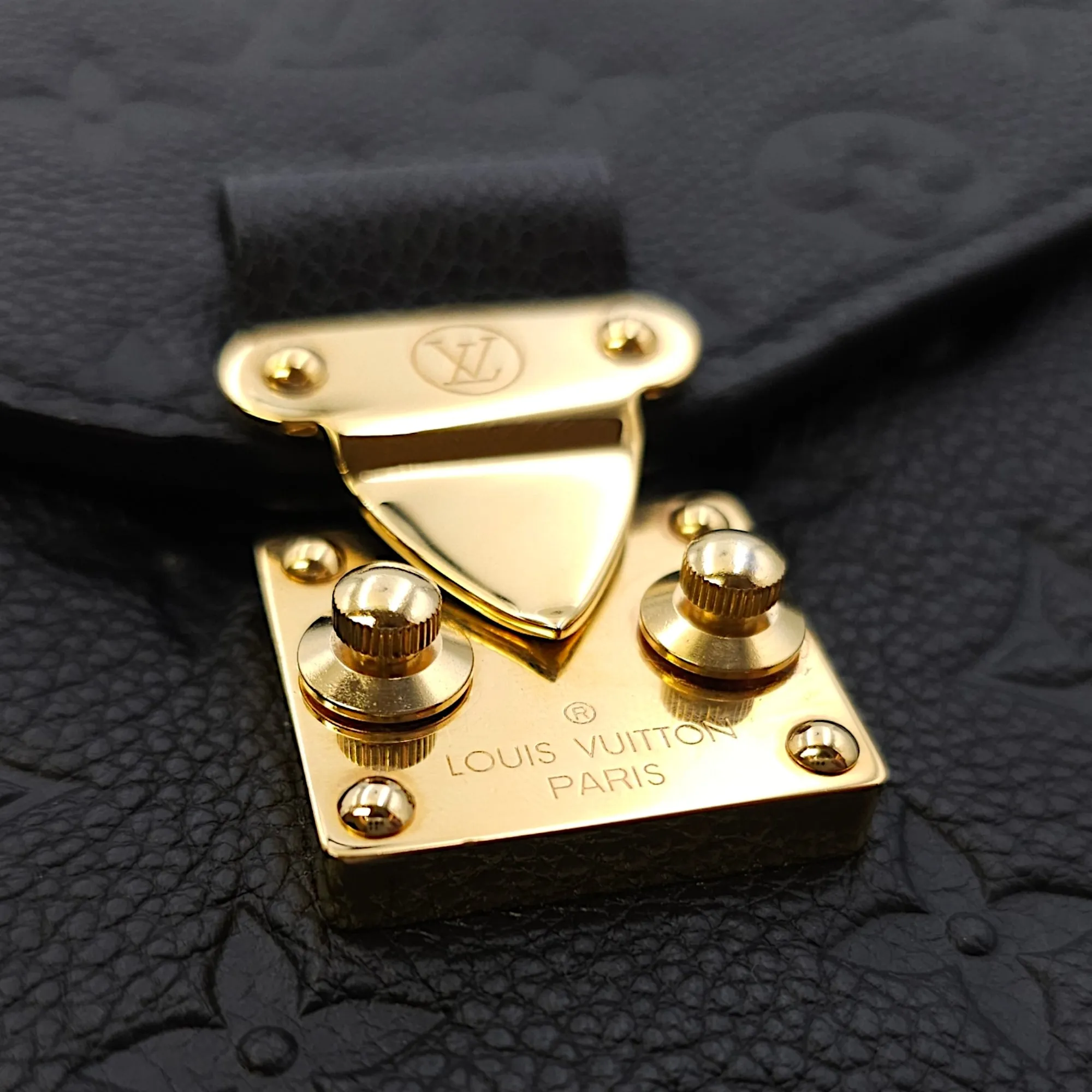 Pochette Metis 25x19x7cm Black Crossbody Bag in Empriente Leather, Gold hardware