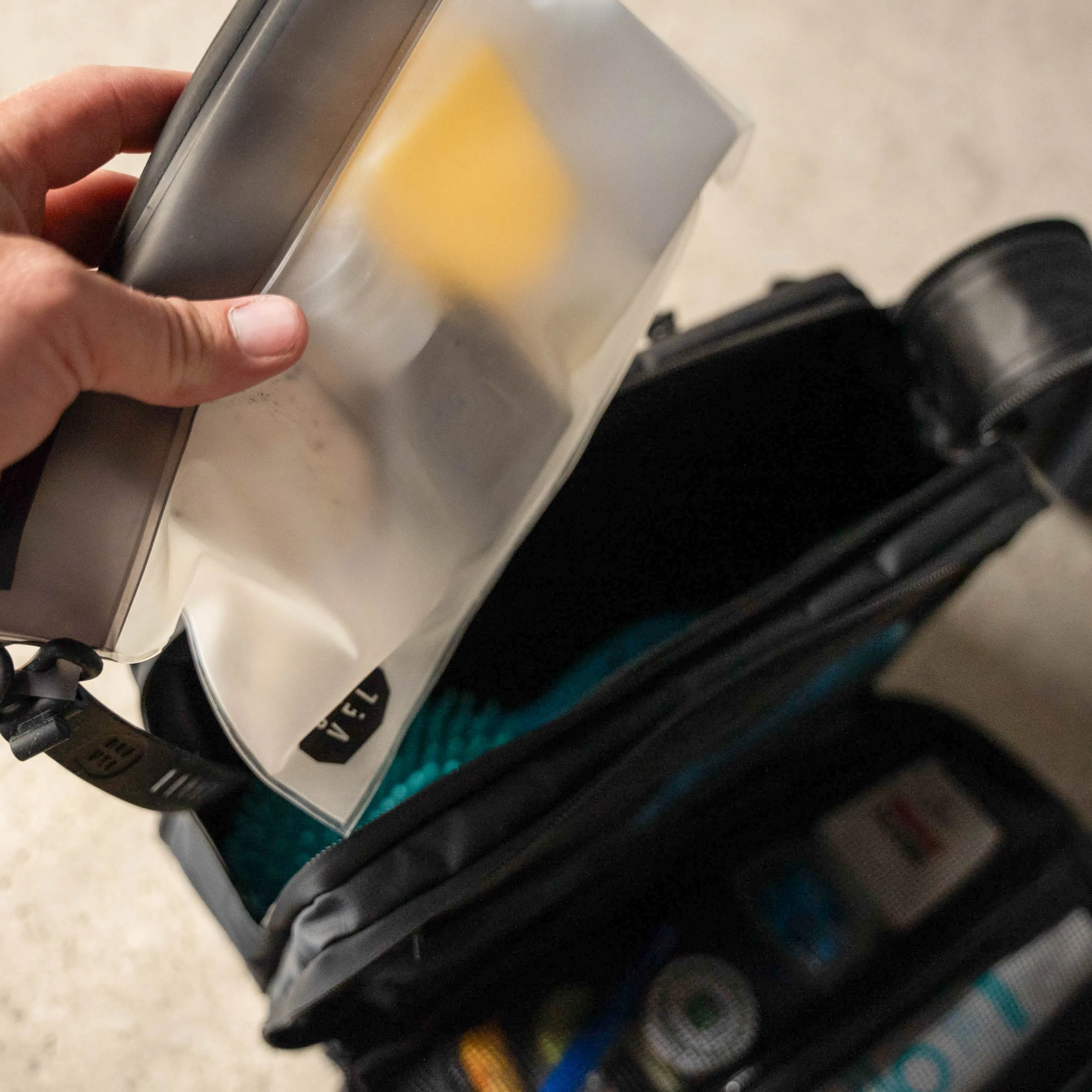 SET | TSA Approved Shower Bag & 4 Bottles