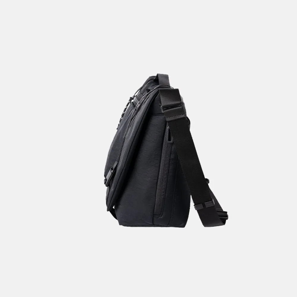 Stevin M30 Messenger Bag